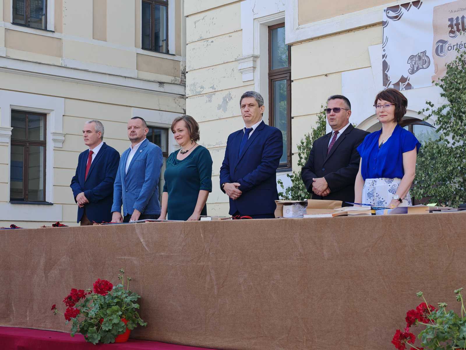 Balról: T. Szabó Levente, Szilveszter Szabolcs, Nagy Judit, Bejan András, Beder Imre és Ruszka Margó