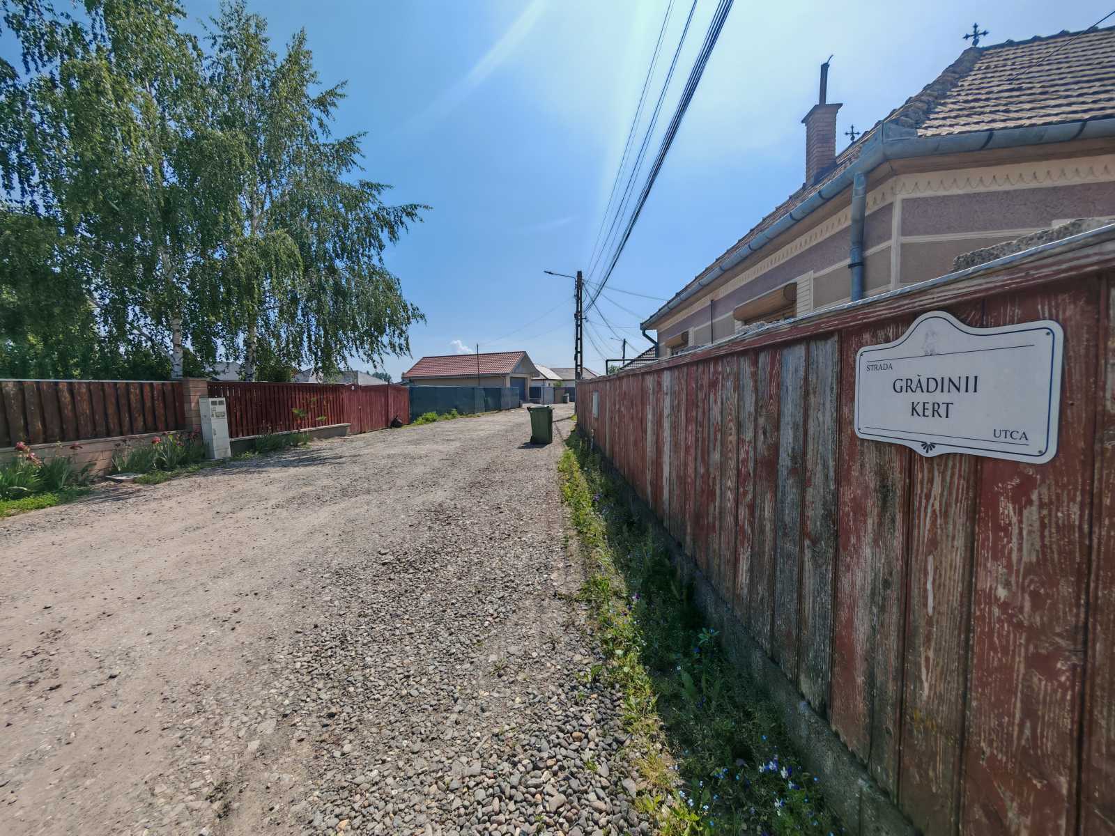 A Kert utcában családi házak vannak, a hely nagy része aszfaltot soha nem látott | Fotó: Nagy Imre