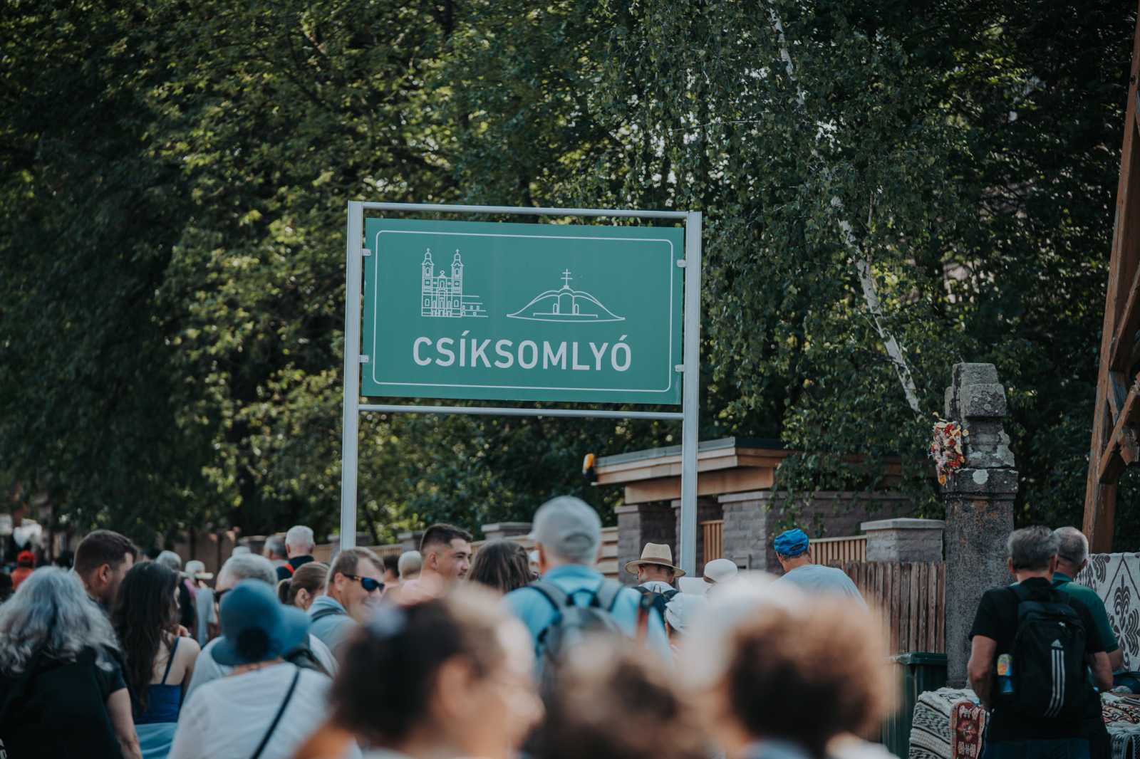 A búcsún ezúttal sem csak erdélyiek vettek részt, Magyarországról is sokan eljöttek a Hármashalom-oltárhoz.