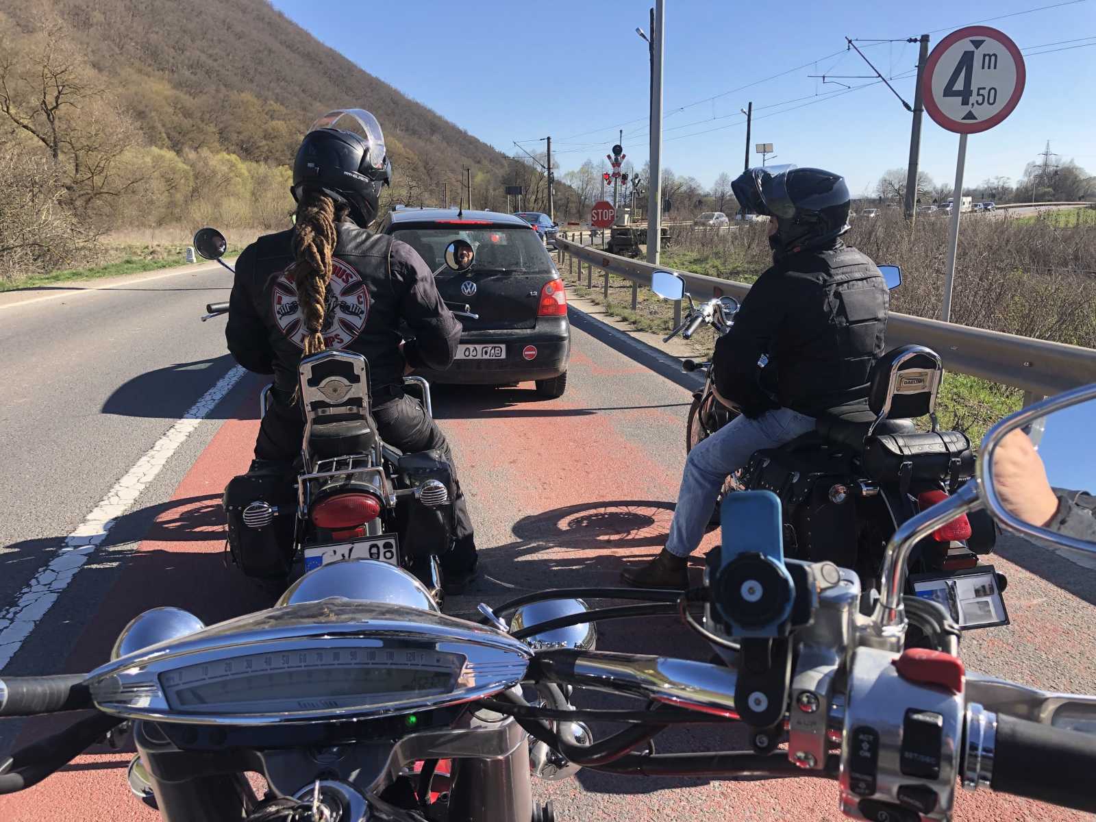 Biztonságosabb lenne a várakozás a sorompóknál, útkereszteződéseknél | Fotó: Motorious Tramps RC