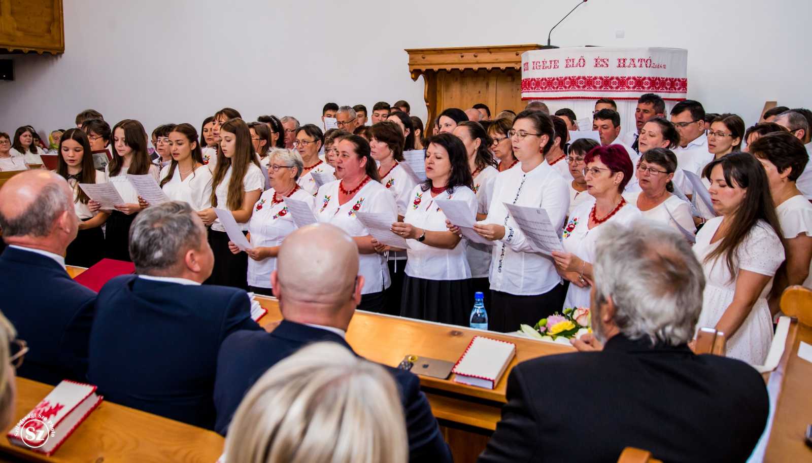 A szilágybagosi gyülekezetek egységesített kórusa énekelt | Fotó: Kulcsár Mária 