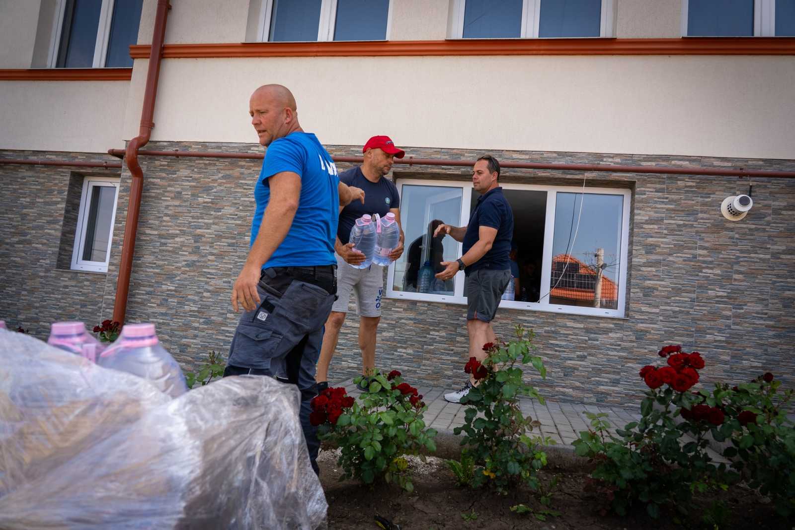 Bölcsődék, óvodák, iskolák, valamint az idősek és mozgáskorlátozott személyeknek visznek vizet | Fotó: Székelyföldi Gazdaszervezetek Egyesülete 