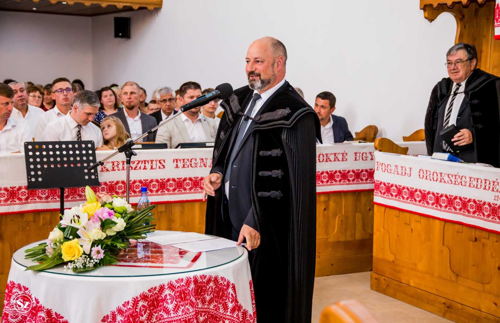 A református lelkész és a baptista pásztor is köszöntötte a közösséget | Fotó: Kulcsár Mária