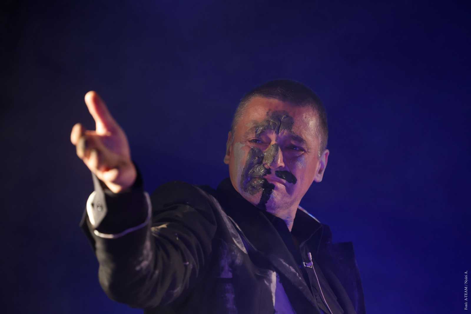 Részlet a Kean című előadásból./ Forrás: Aradi Kamaraszínház