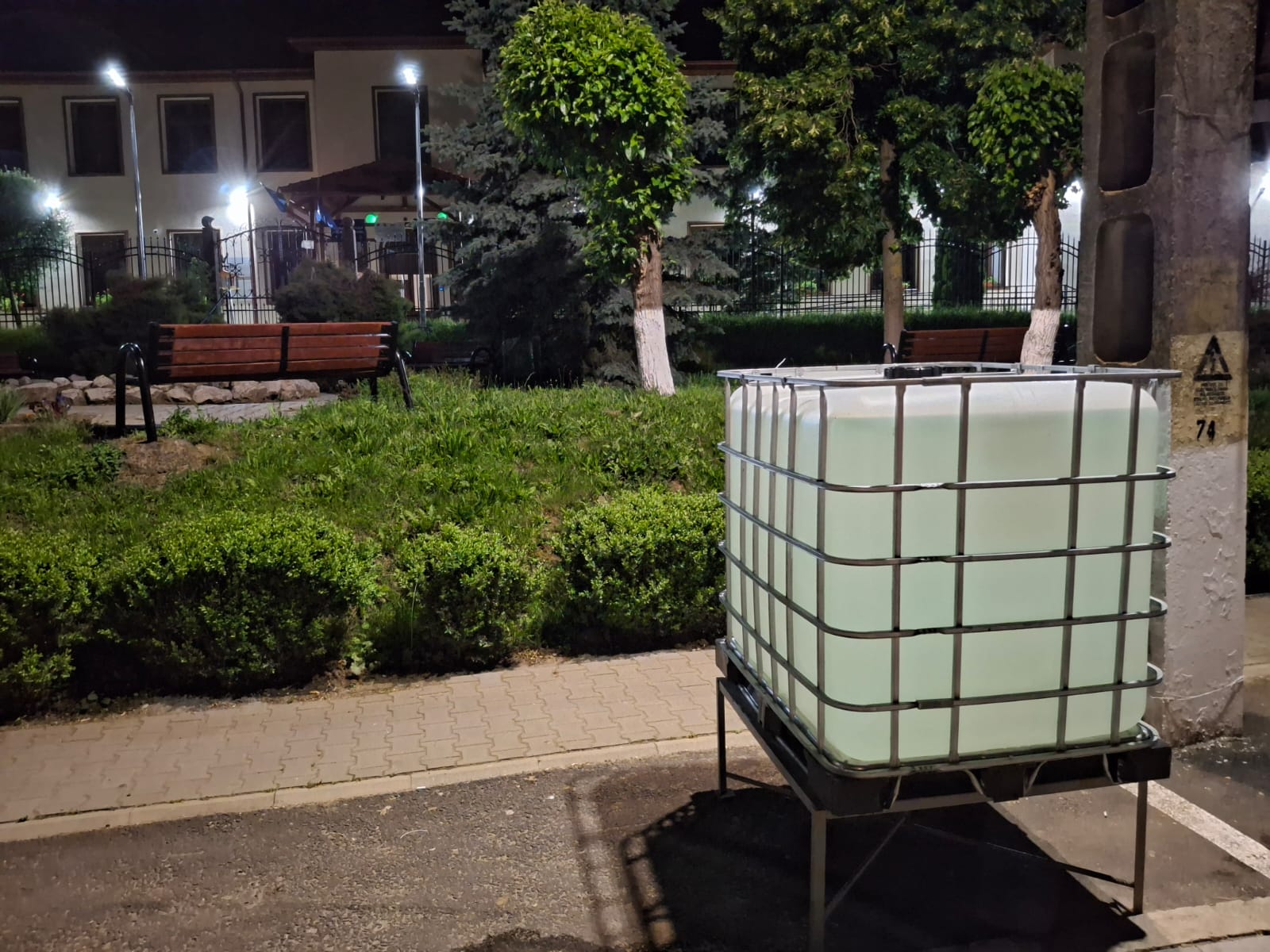 Továbbra is tartályokból biztosítják a vizet a lakosság számára | Fotó: Aquaserv Rt. 