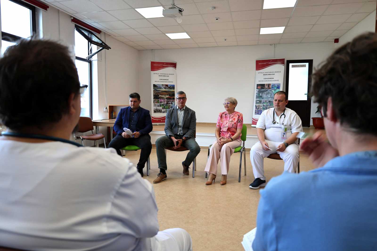 Kánya Botond projektmenedzser, Setkbauer Zsombor gazdasági igazgató, dr. Konrád Judit kórházmenedzser és dr. Bartha István főorvos | Fotó: Csíkszeredai Megyei Sürgősségi Kórház
