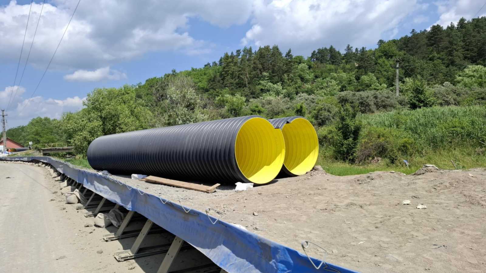 ezekbe a csövekbe fogják terelni a Korond-patakot