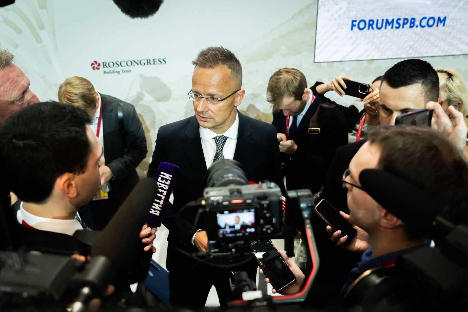 Szijjártó Péter újságírók körében Fotó: Szijjártó Péter Facebook oldala