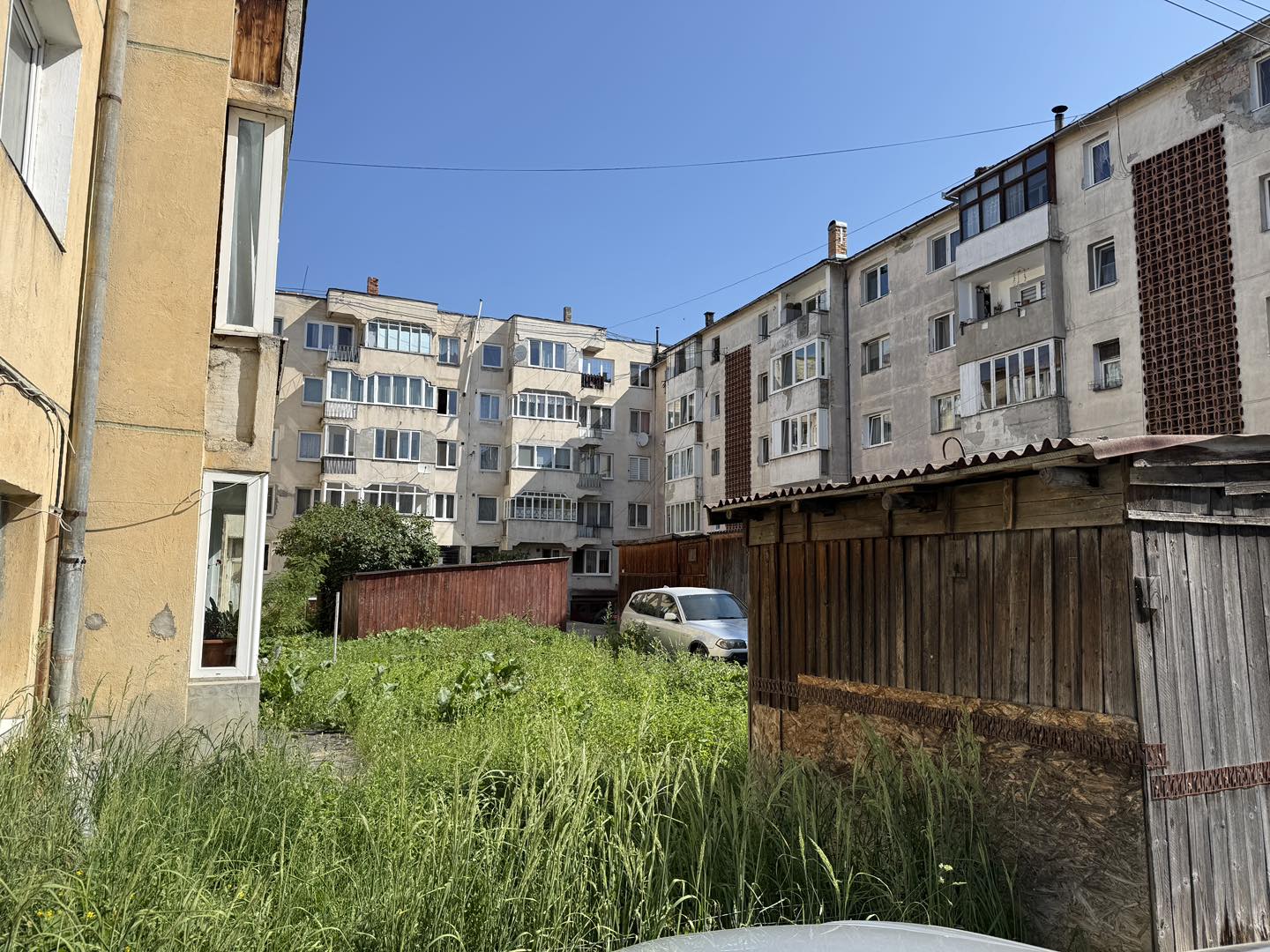 Lebontják az illegálisan épített garázsokat