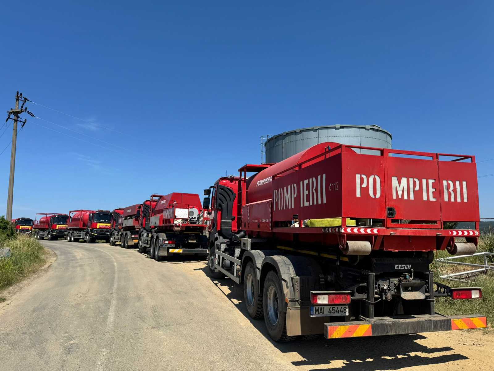 Több megye katasztrófavédelmi csapatai segítenek a vízellátásában | Fotó: Maros Megyei Prefektusi Hivatal
