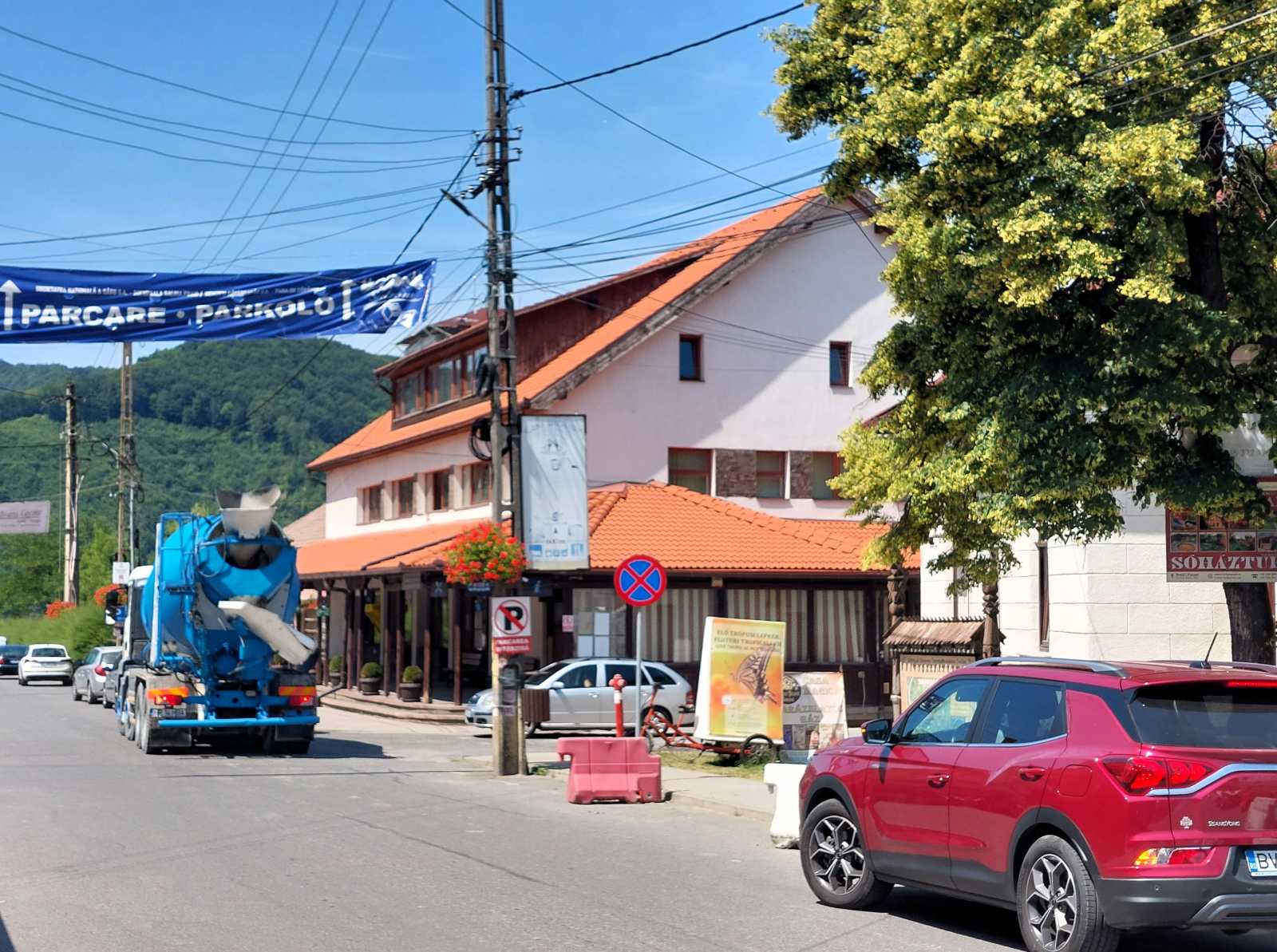 A turizmus nem, csak a teherautók dübörögnek Parajdon