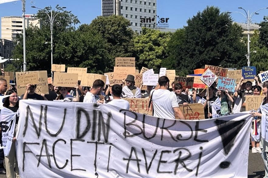 Nemcsak Bukarestben, hanem az ország más városaiban is utcára vonultak a diákok | Fotó: ANOSR/Facebook