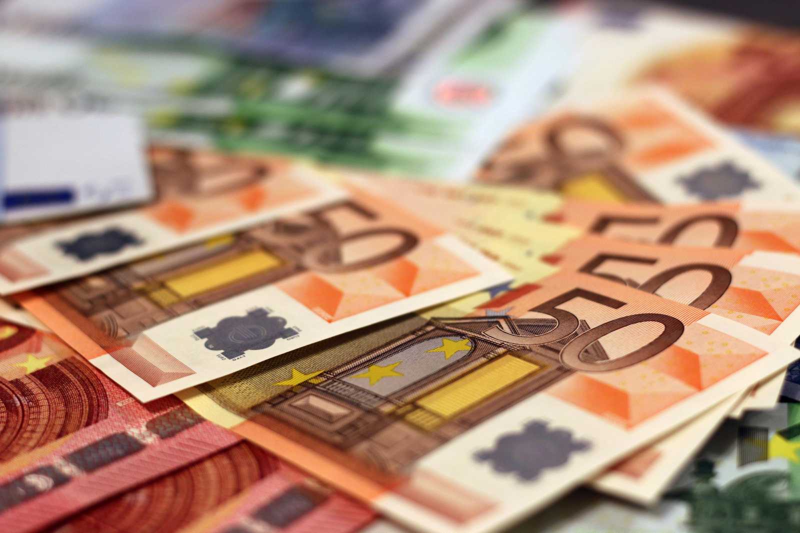Euróval fizetnek jövőtől. | Fotó: Pexels