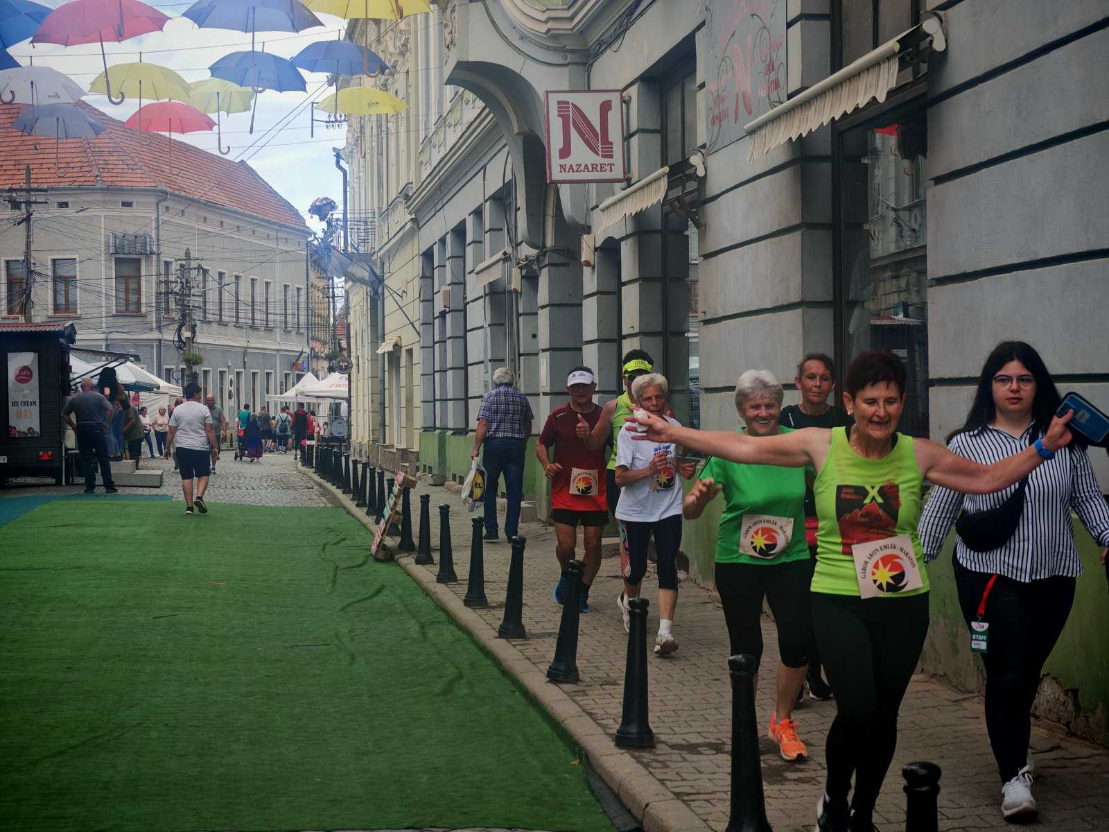 Befutnak Kézdivásárhely főterére, ahol zajlott a Sokadalom | A szerző felvételei