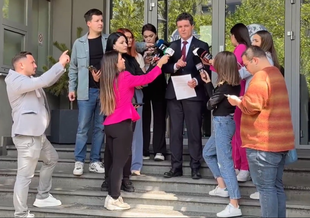 A DIICOT bukaresti székháza előtt nyilatkozott Nicusor Dan | Fotó: képernyőmentés