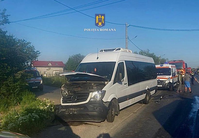 A két járműben 13-an utaztak | Fotó: Dâmbovița Megyei Rendőrség