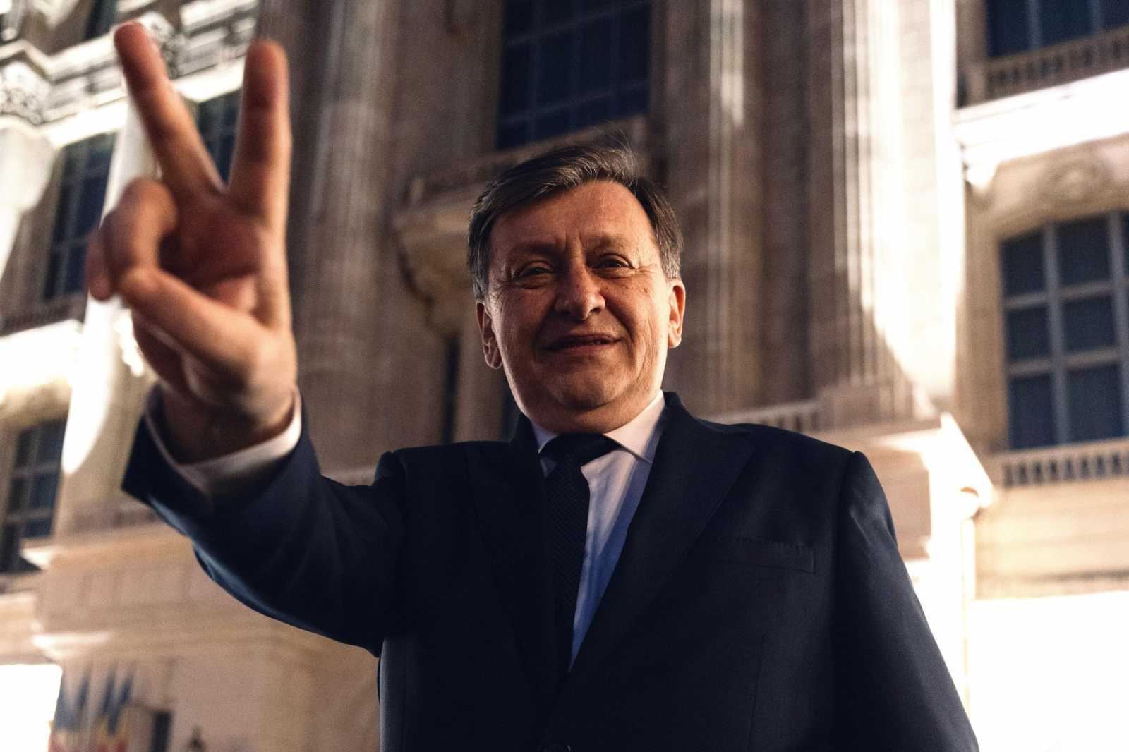 Crin Antonescu várja a szavazatok megszámlálását | Fotó: Crin Antonescu Facebook-oldala