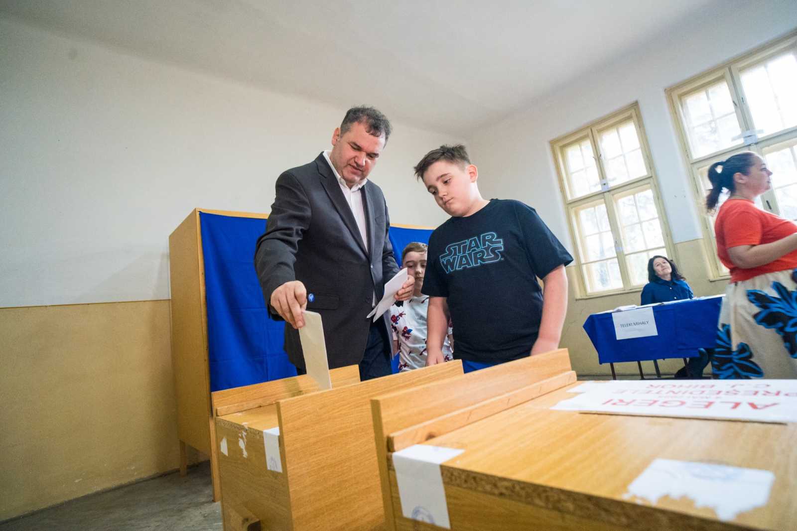 A családjával ment szavazni | Fotó: Cseke Attila Facebook oldala