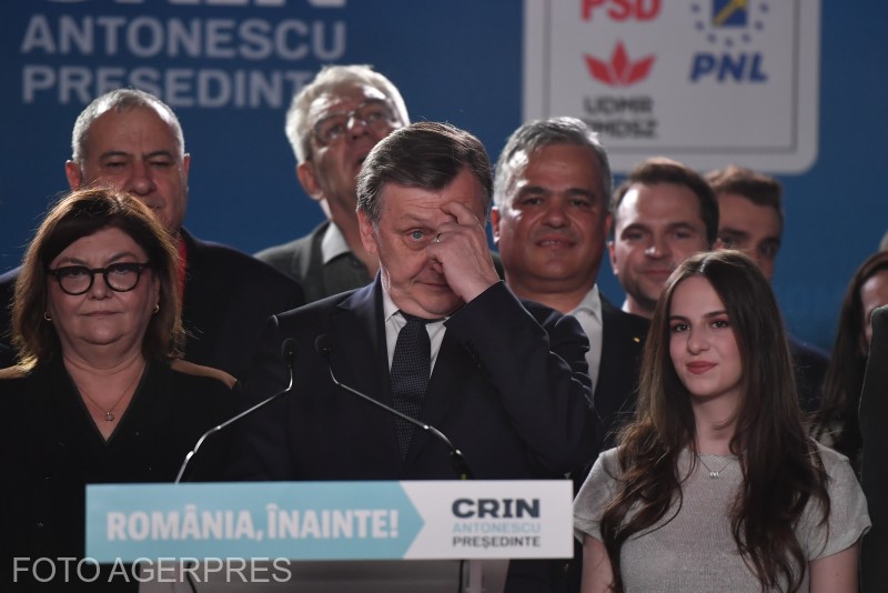 Antonescu az exitpoll-eredmények bejelentése utáni sajtótájékoztatón. | Fotó: Agerpres