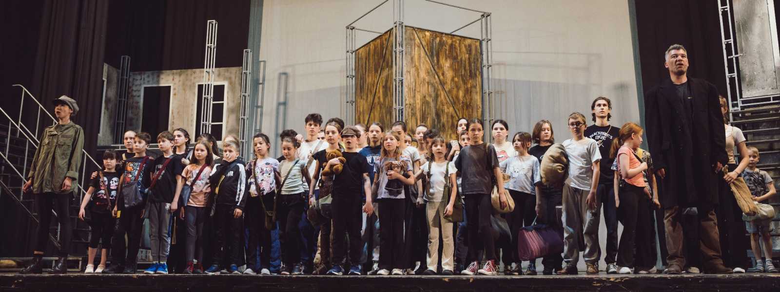 Fotó a Valahol Európában próbájáról. Forrás: a Kolozsvári Magyar Opera Facebook-oldala