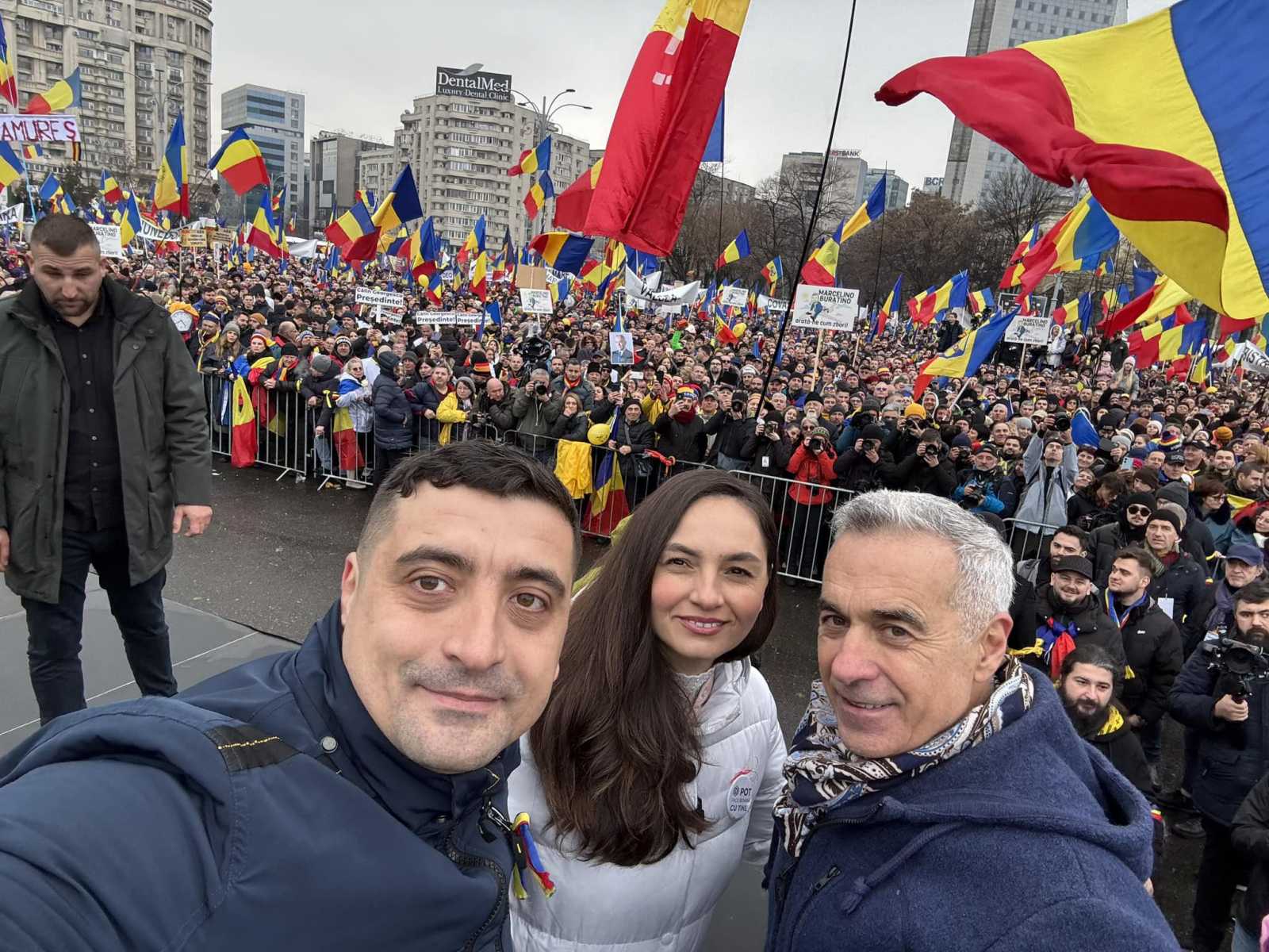 Egy hétfőn közölt üzenetében Simion egyértelműen kapcsolta Georgescuhoz kapcsolta sikerét Fotó: George Simion Facebook oldala
