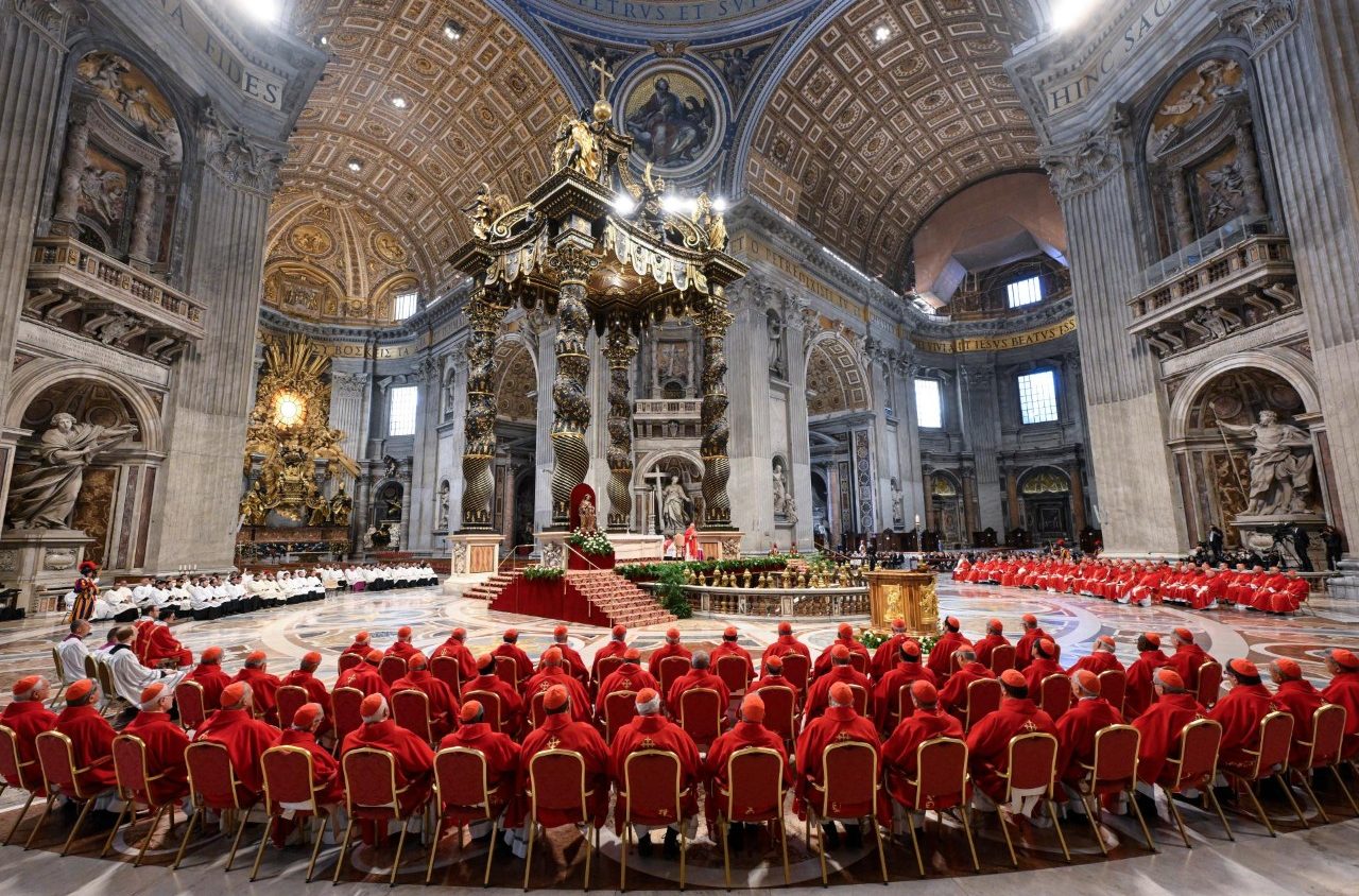 Szentmise bíborosok részvételével a konklávé kezdete előtt | Fotó: Vatican News/Facebook