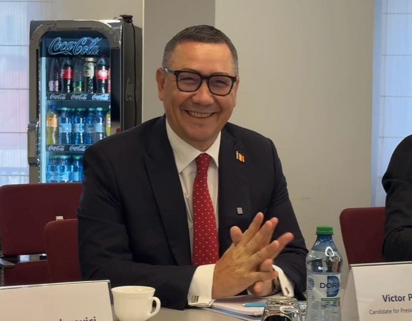 Victor Ponta üzent a versenyben maradt jelölteknek | Fotó: Victor Ponta Facebook-oldala