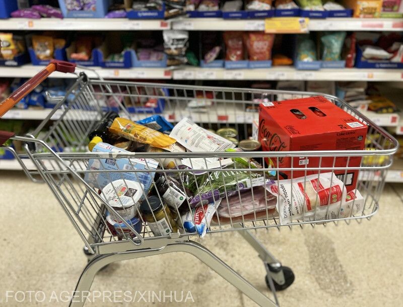 Kevesebb áru kerül a kosárba | Fotó: Agerpres