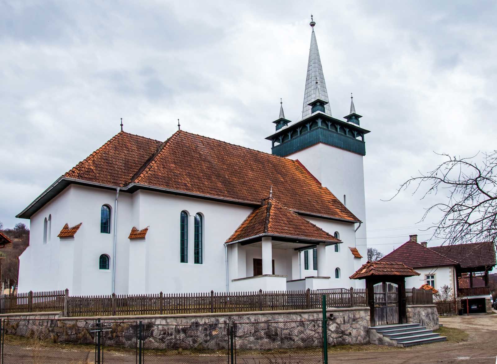Látávnyosan felújították a Kós Károly tervei alapján épült ketesdi református templomot is | Fotó: Kulcsár Mária