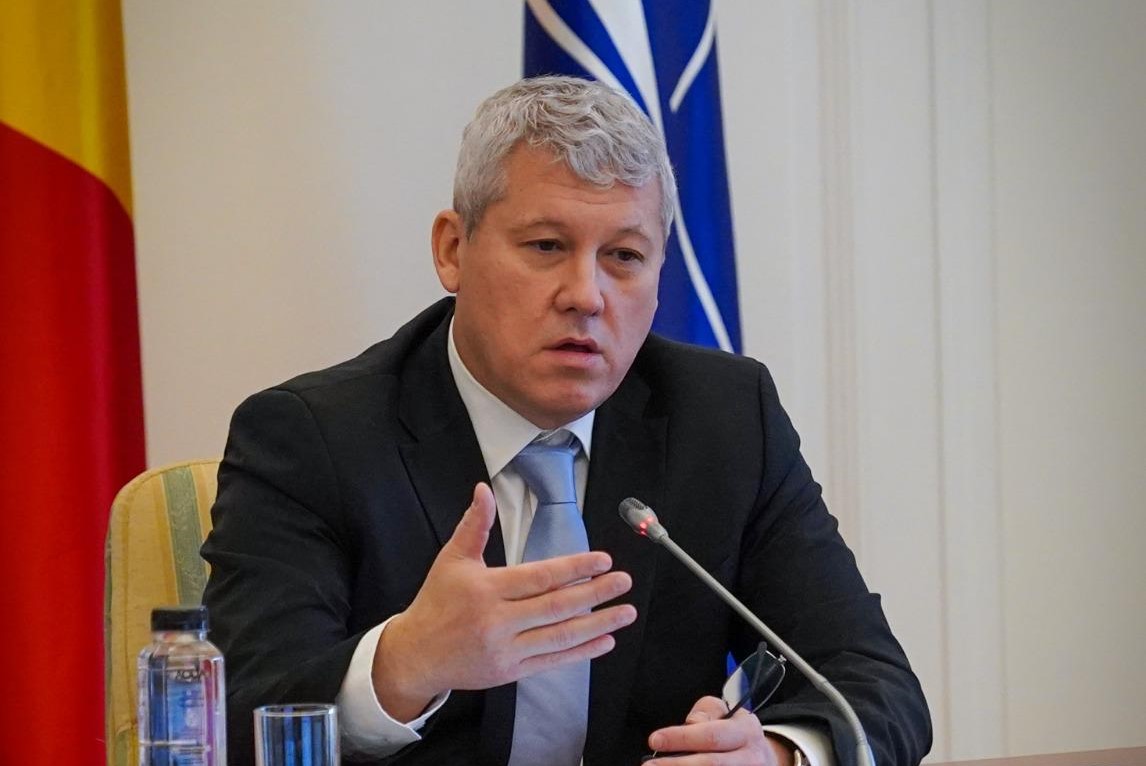 Cătălin Predoiu ügyvivő kormányfő addig marad új  hivatalában, míg az új kormány megalakul. | Fotó: Cătălin Predoiu Facebook-oldala