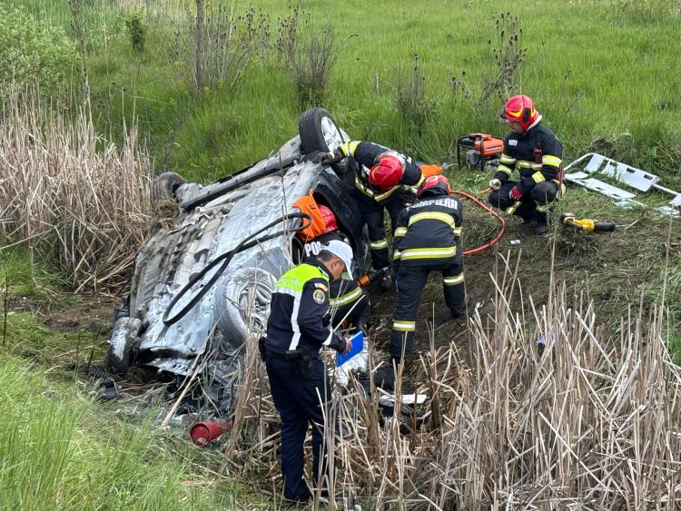 A roncsok közé rekedtek az utasok. | Fotó forrása: Kolozs megyei ISU 