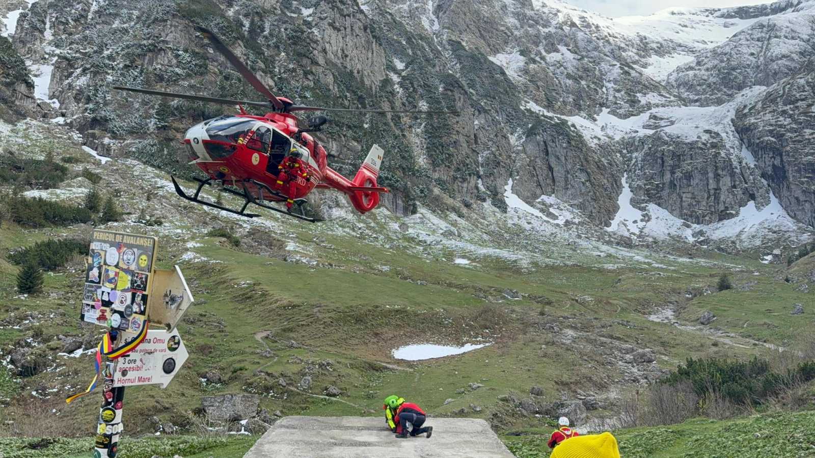 Helikopterrel indultak a megmentésükre | Fotó: Salvamont Brasov/Facebook