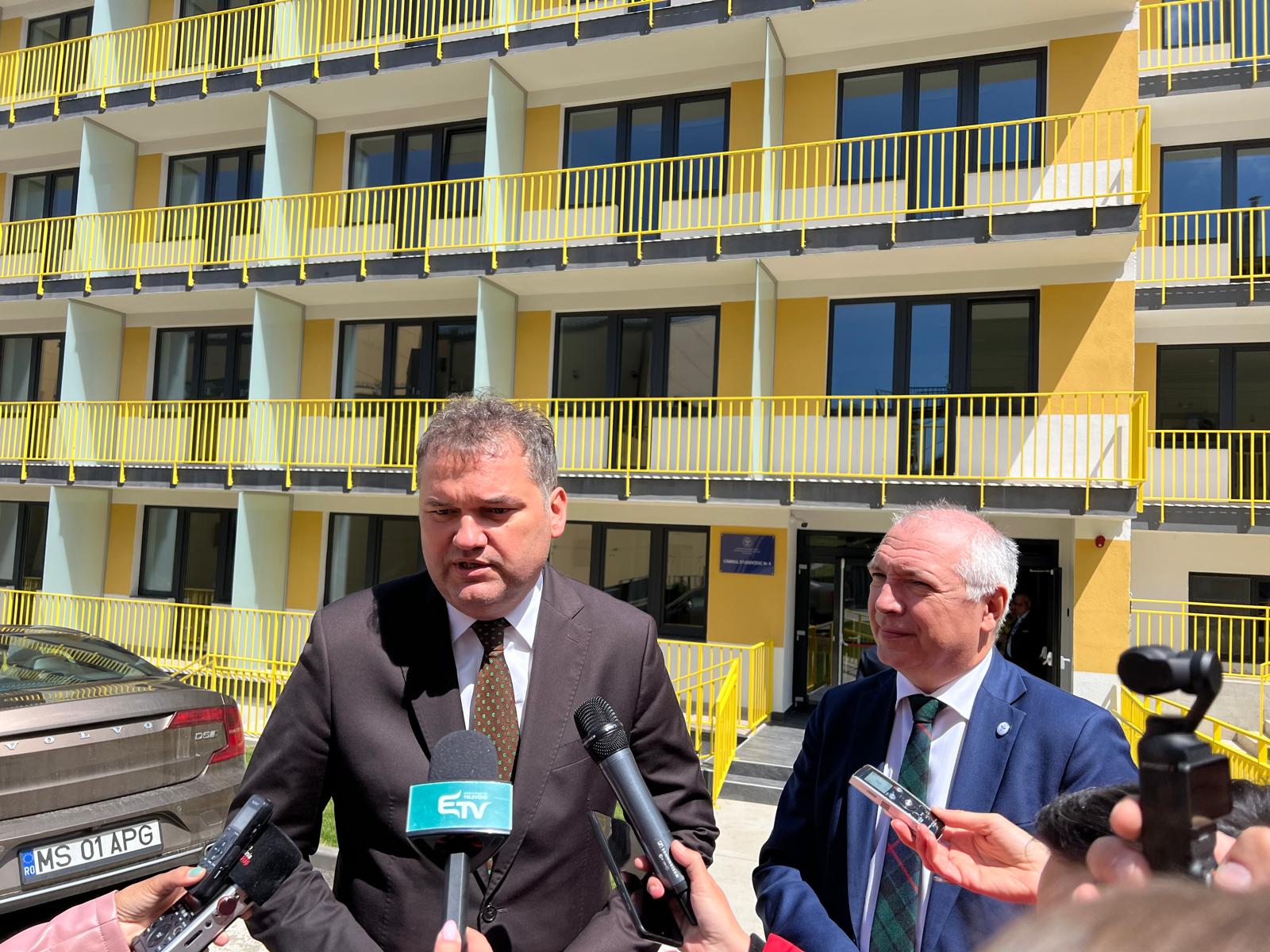 Cseke Attila fejlesztési miniszter és dr. Leonard Azamfirei rektor | Fotó: Rákóczi Kinga
