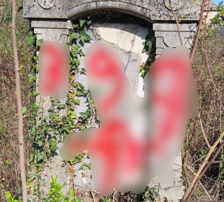 Vandalizmus az aradi zsidő temetőben | Fotó: Román Rendőrség