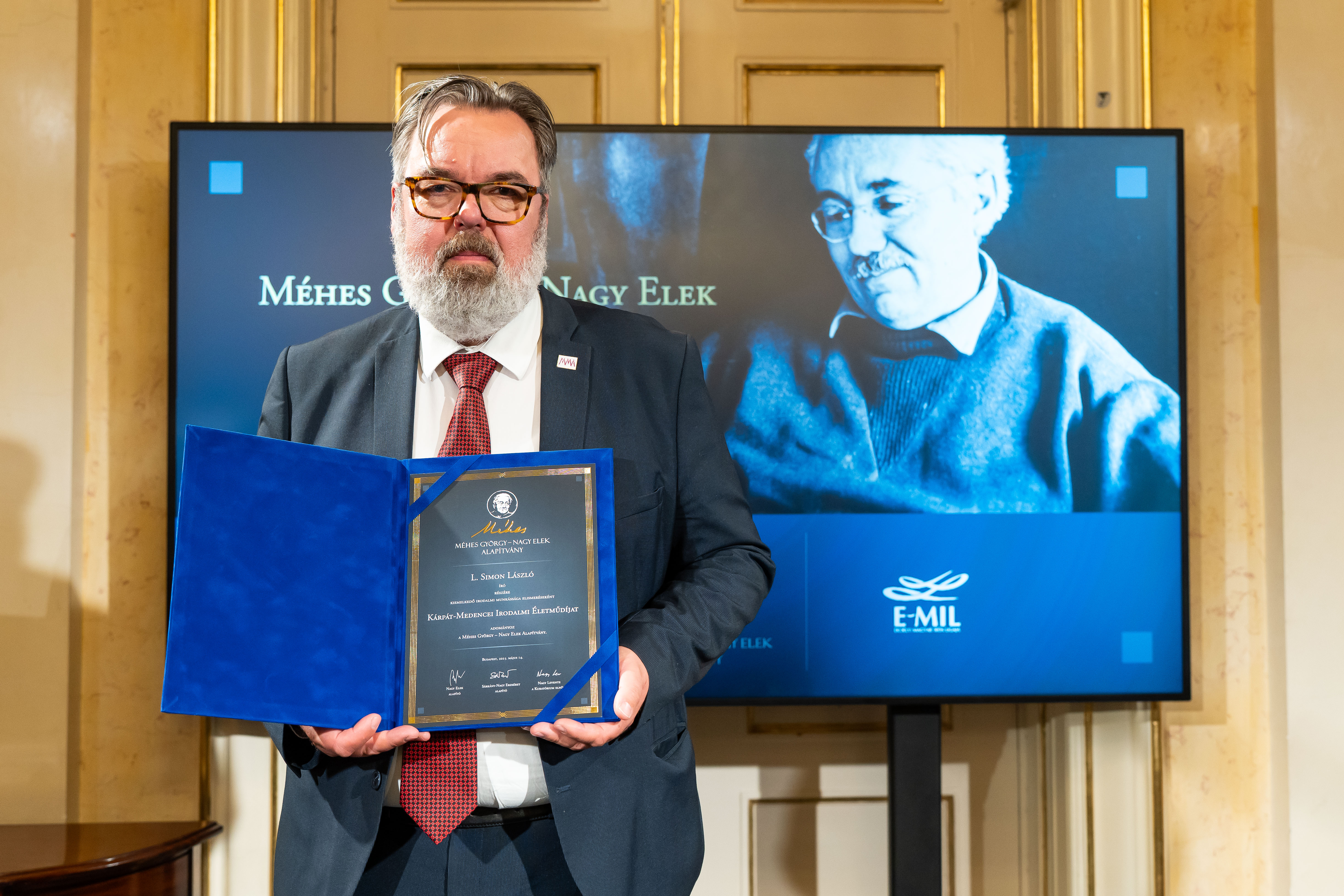 L. Simon László, a Méhes György – Nagy Elek Alapítvány Kárpát-medencei Irodalmi Életműdíjának kitüntetettje./ Fotók: Méhes György-Nagy Elek Alapítvány