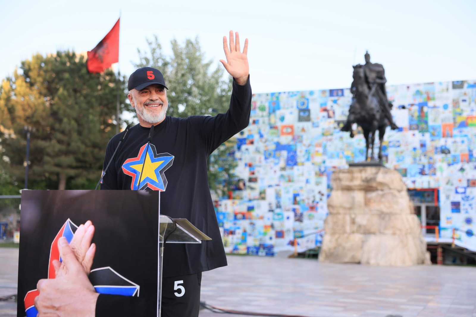 Fotó: Edi Rama Facebook-oldala