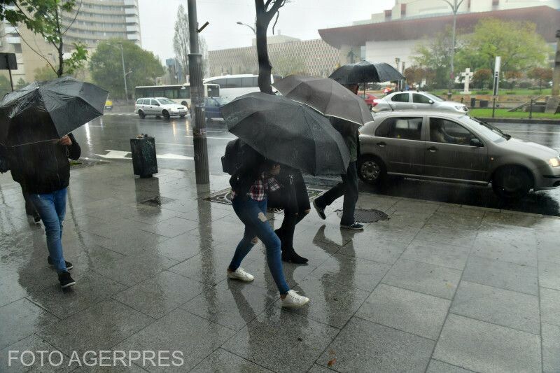 Záporra, zivatarra, lehűlésre figyelmeztetnek a meteorológusok  | Fotó: Agerpres 