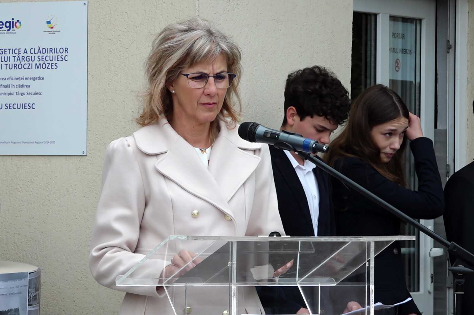 Voloncs Mária Terézia igazgatónő