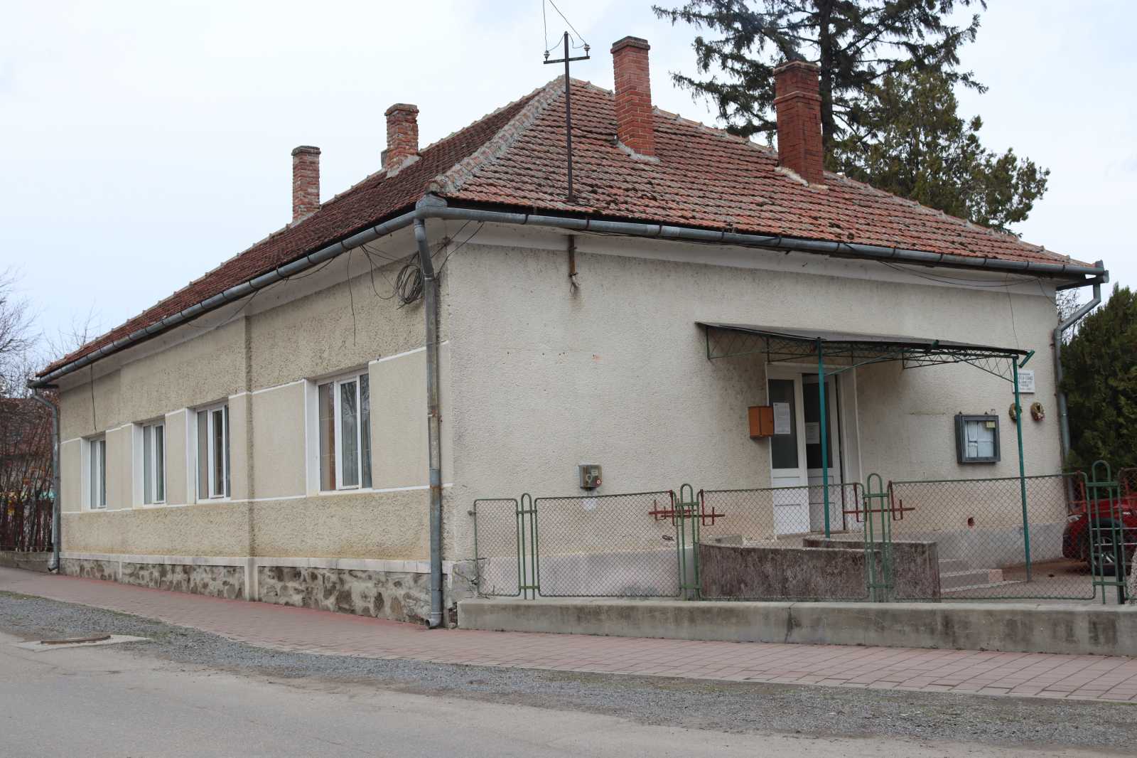 Felújítják a hivatalt, ide költözik a rendelő.