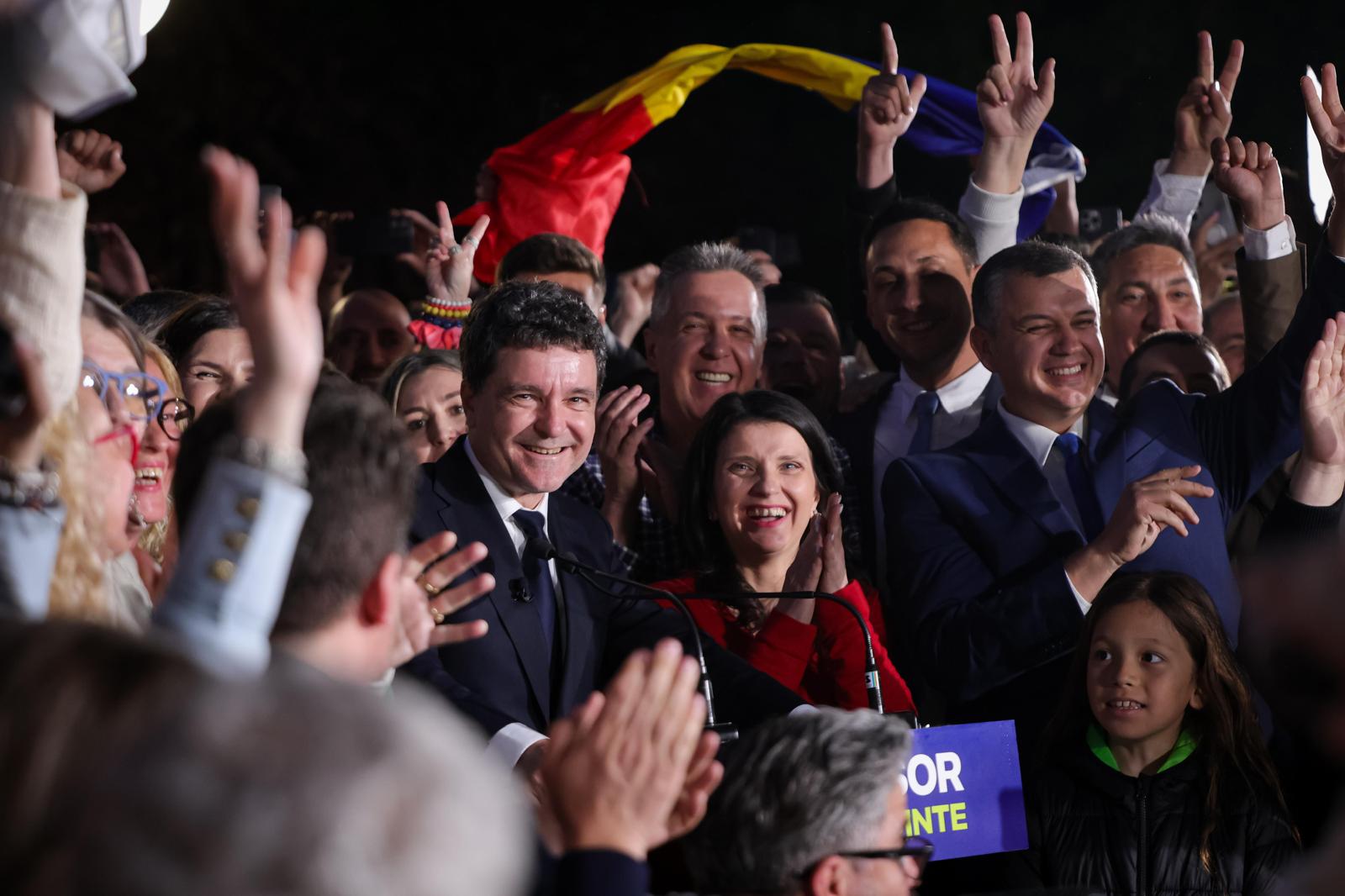 Gratuláltak a sikeréhez | Fotó: Nicușor Dan Facebook-oldala