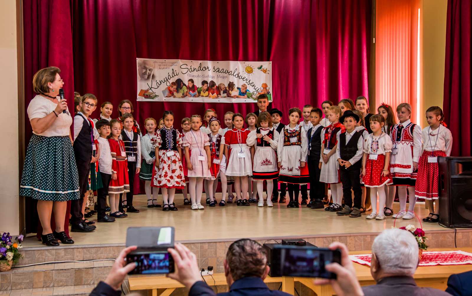 Két korcsoportban díjazták az ügyes versmondókat | Fotó: Kulcsár Mária