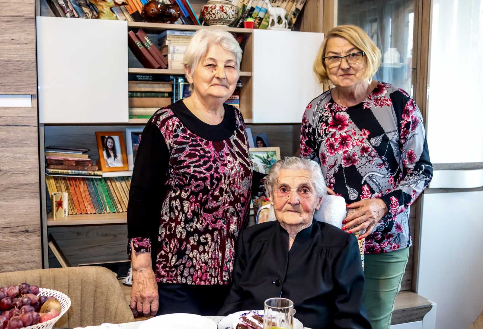Etus néni lányaival | Fotó: Kulcsár Mária
