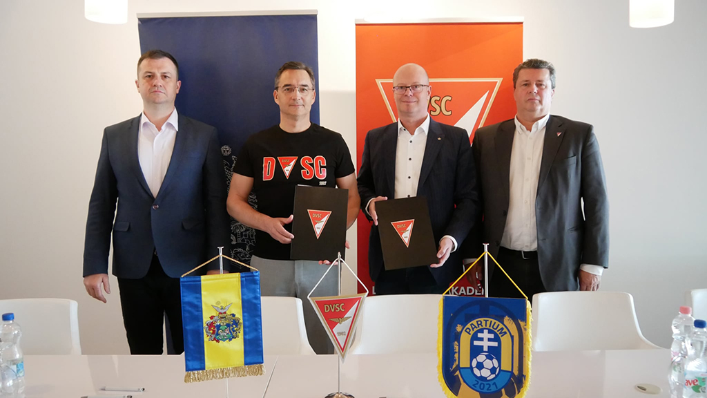Bizakodó tekintetek – A DVSC az élvonalbeli tagsága megtartásáért küzd jelenleg | Fotók: dvsc.hu