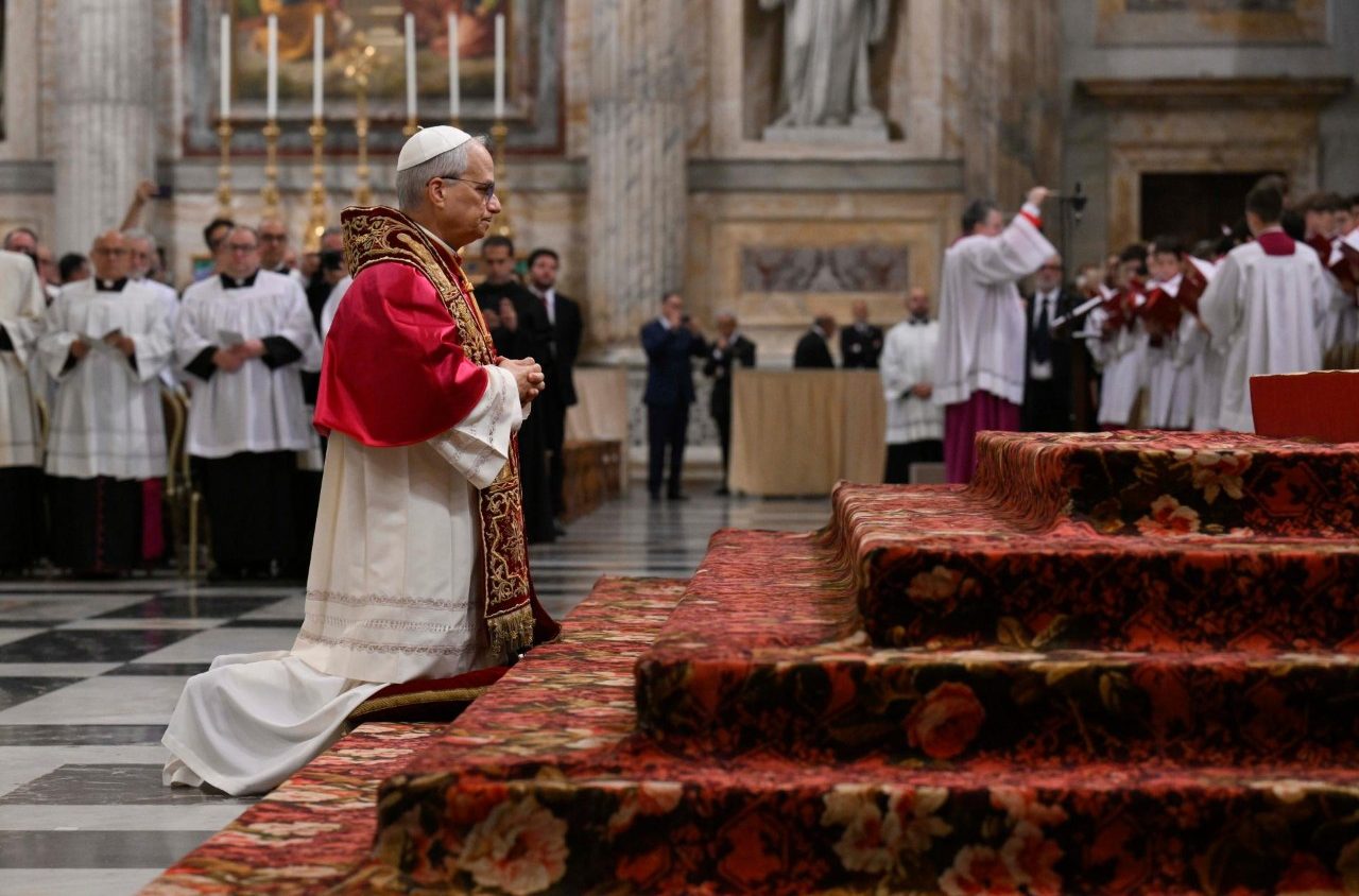 Imádkozott Szent Pál sírjánál | Fotó: Vatican News/Facebook