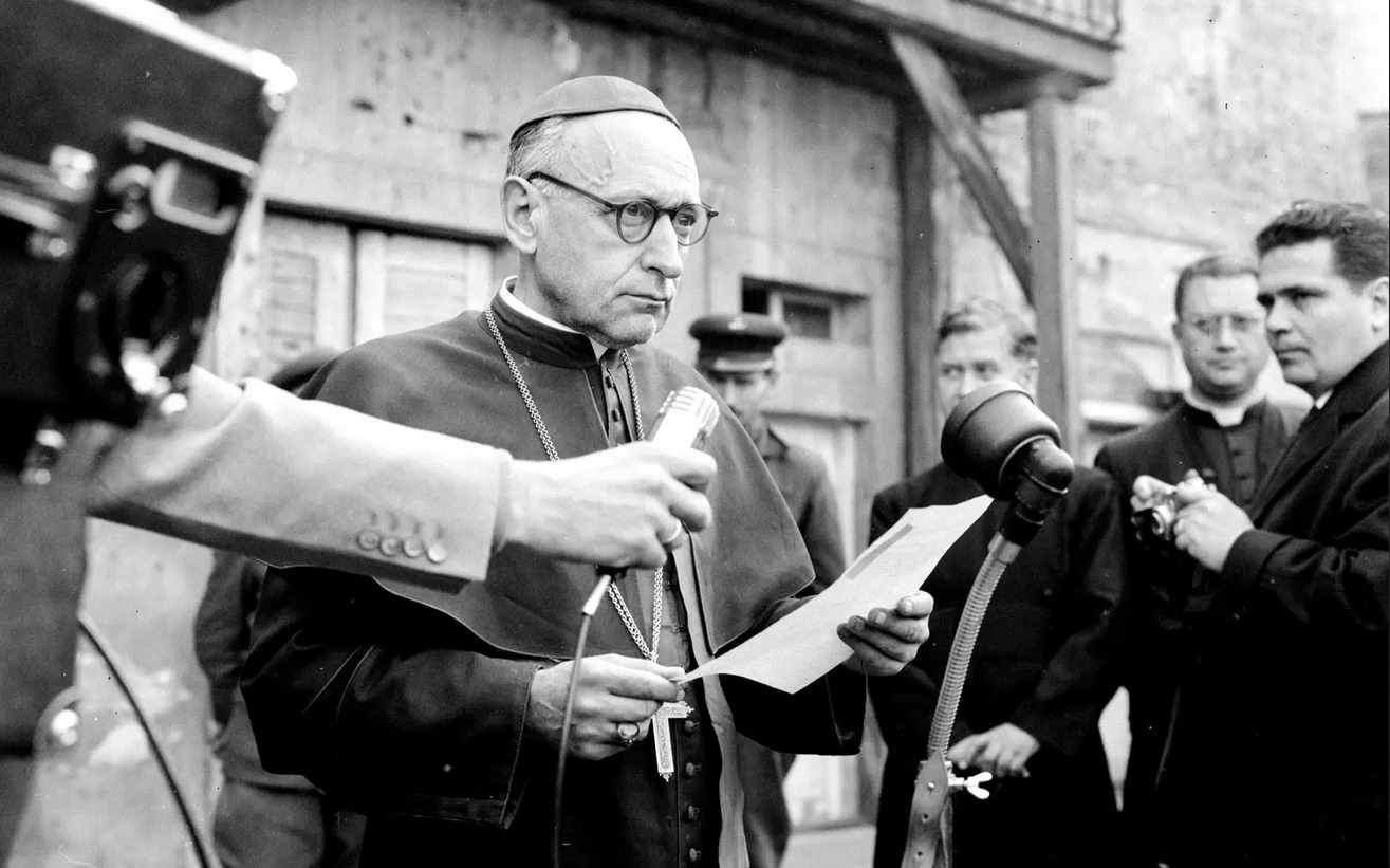 Mindszenty 1956. november elsején a kiszabadítása után tartott sajtókonferencián l Fotó: Fortepan/ETH Zürich