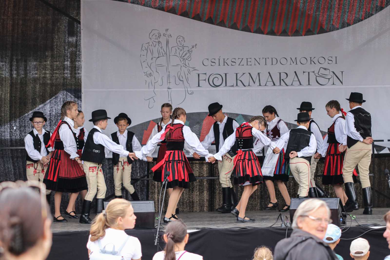 A folkmaraton minden korosztálynak érdekes lehet. | Fotó forrása: a Csíkszentdomokosi Folkmaraton Facebook-oldala