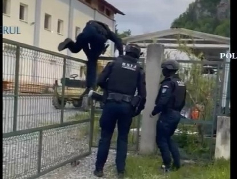 Zajlik a házkutatás | Fotó: Román Rendőrség