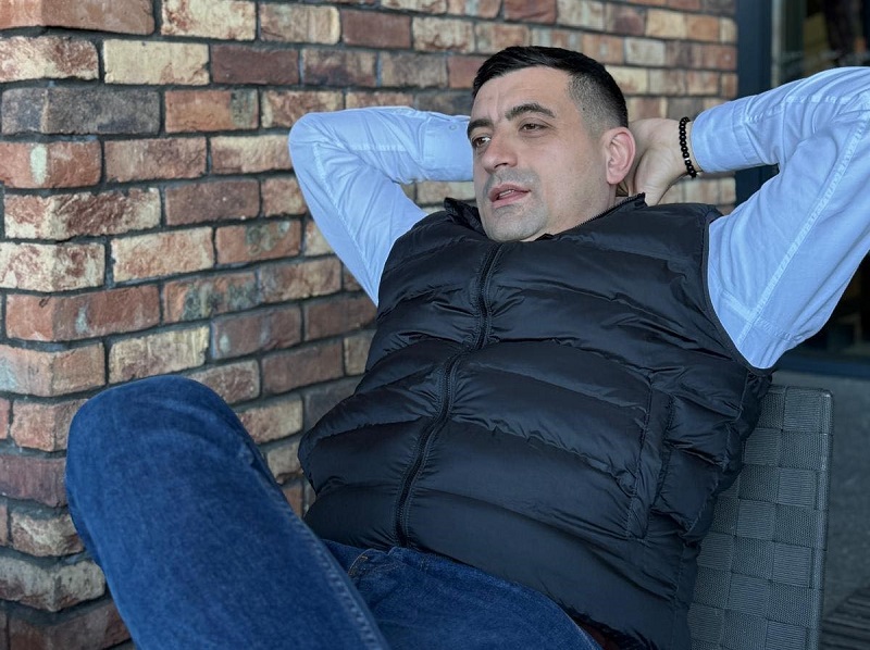 Úgy tűnik, ő nem ideges | Fotó: George Simion Facebook oldala