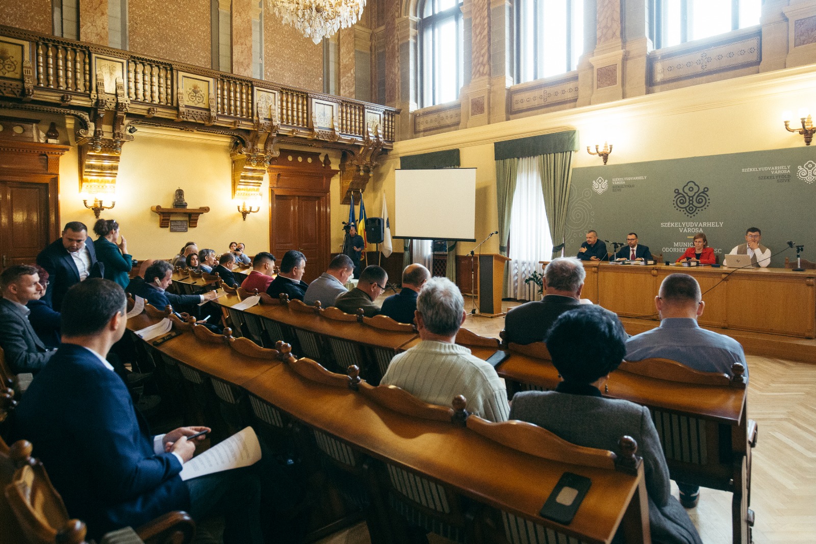 Kihelyezett tanácsülést tartottak