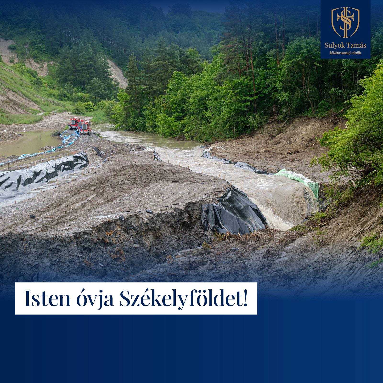 „Parajd nekünk, magyaroknak több mint település. Székelyföld lelkének része, múltunkat és reményeinket őrző hely, ahol a természet most próbára teszi az embert" - fogalmazott a köztársasági elnök bejegyzésében Fotó: Sulyok Tamás Facebook oldala